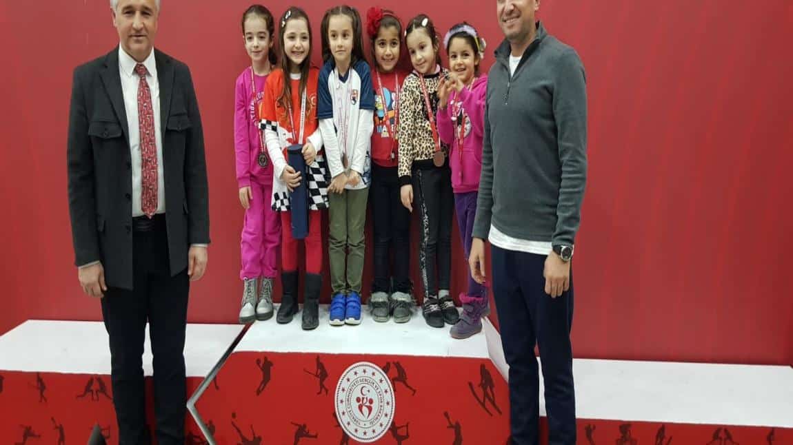 2022-2023 Samsun Küçükler 7 Yaş Kızlar İl Birinciliğinde Okulumuz 1/D Sınıfı Öğrencisi Zeynep Latife Yüzbaşı 5'inci Olmuştur . 